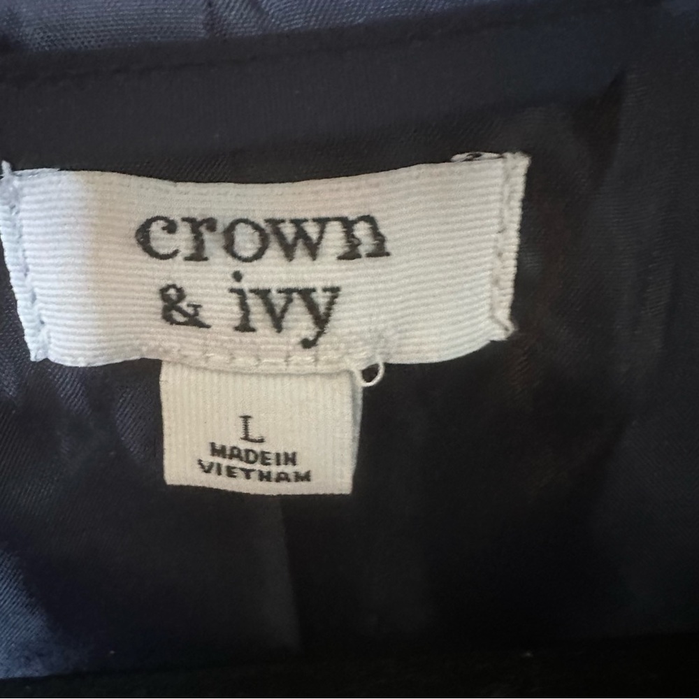 CROWN & IVY ladies navy front zip jacket w/ side zip pockets & gold buttons - Picture 9 of 10
